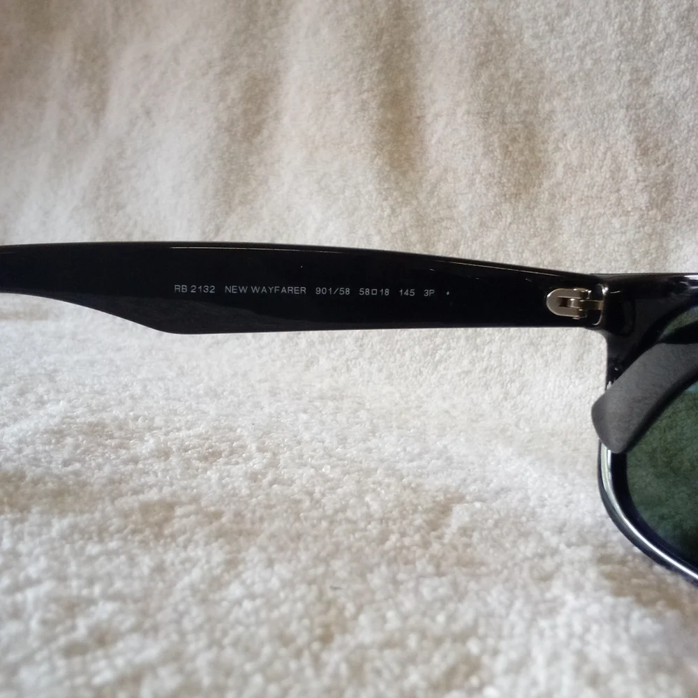 Ray-Ban Black New Wayfarer Sunglasses NWOT